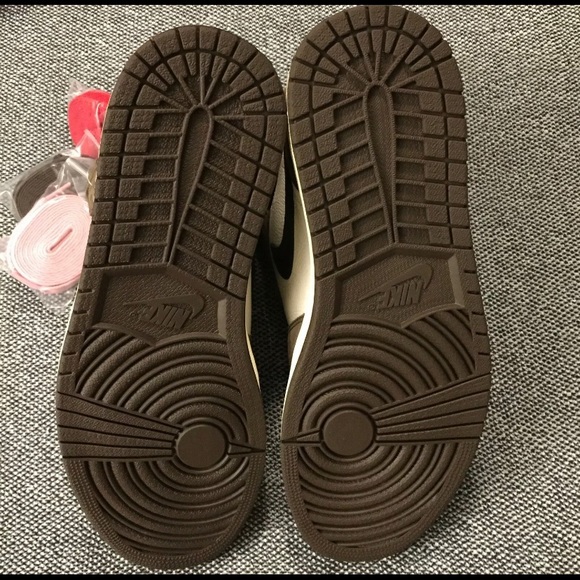 Travis Scott Jordan 1s main image 6
